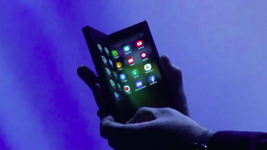 Из планшета в телефон: Samsung представила смартфон со складывающимся дисплеем — фото 3