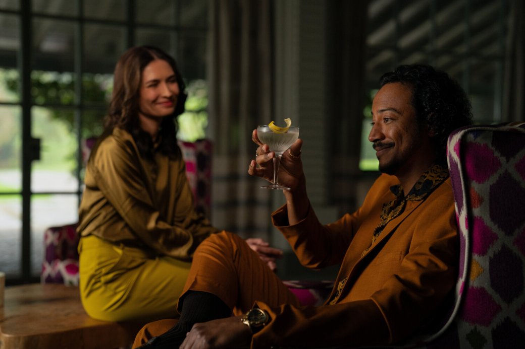 Из «Лучше звоните Солу» в сериал перемещается марка виски The Macallan Scotch

Источник: Apple TV