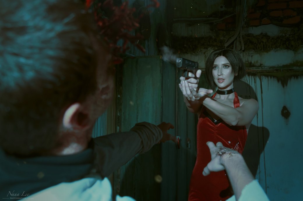 Галерея Модель в образе Ады Вонг из Resident Evil устроила зомби «тёмную» - 9 фото