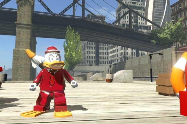 В Lego Marvel Super Heroes Говард атакует офис издательства в надежде получить еще один фильм