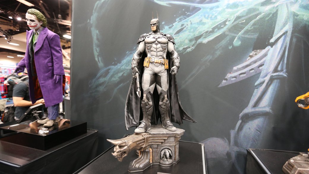 Костюмы, гаджеты и фигурки Бэтмена на Comic-Con 2015 — фото 25