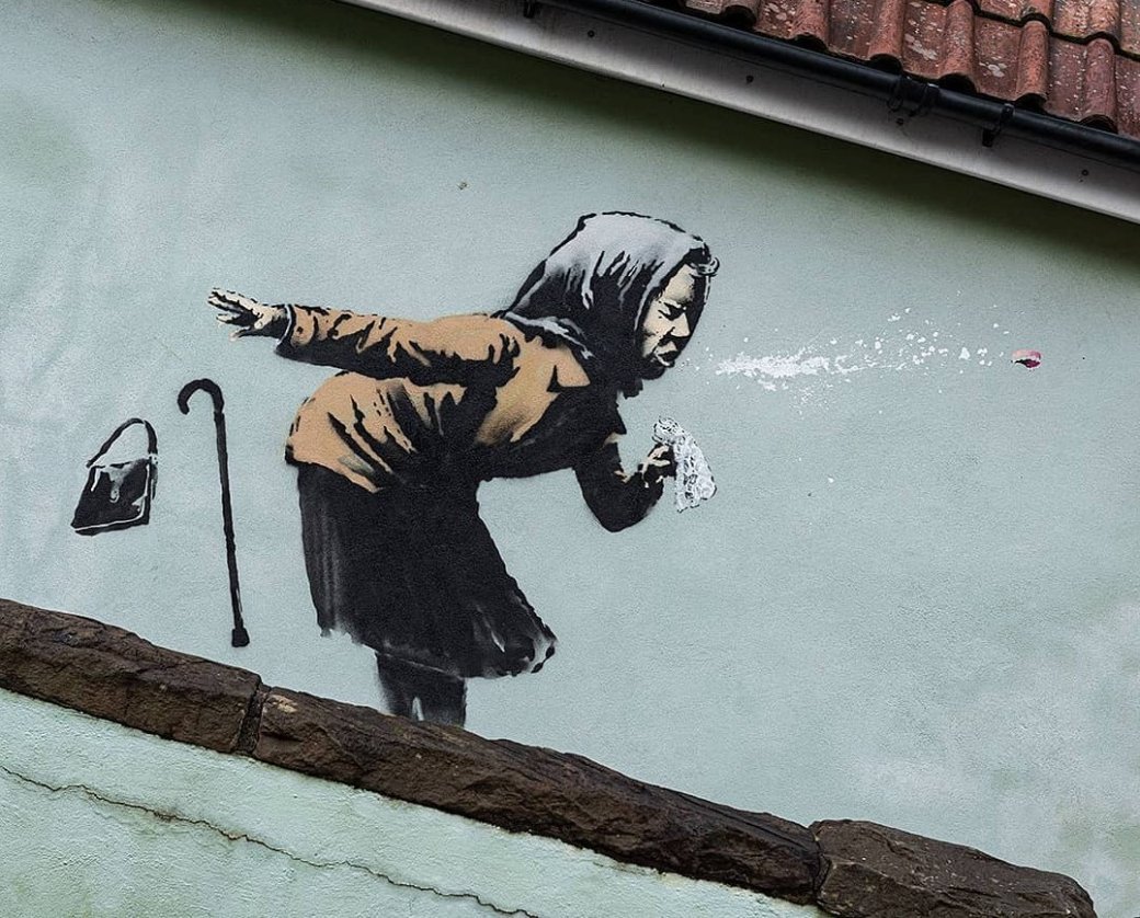 Галерея Бэнкси создал новое граффити с чихающей старушкой - 3 фото