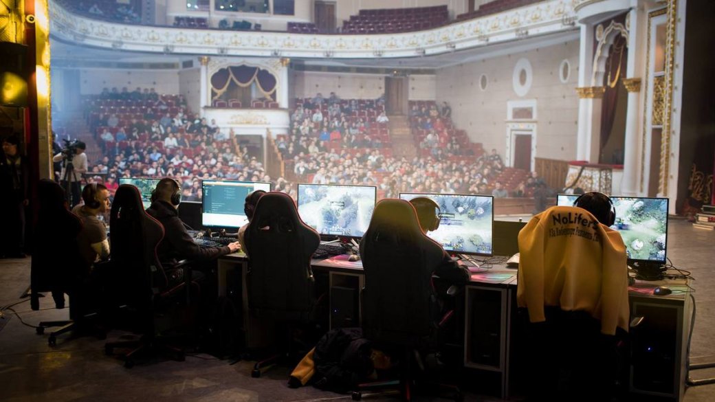 Директор театра в Киргизии сдал в аренду помещение под турнир по Dota 2. И его уволили — фото 1
