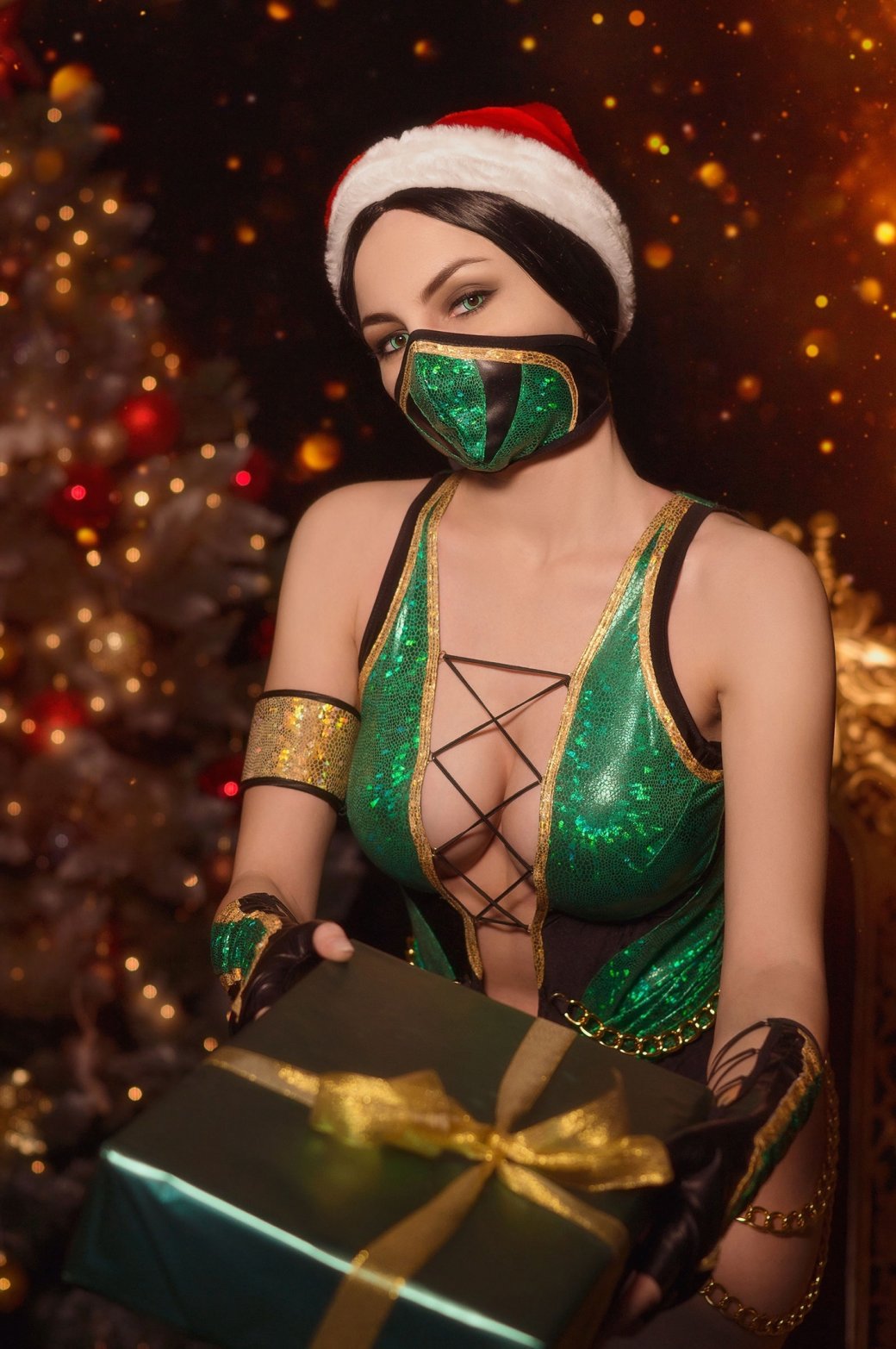 Галерея Модель показала новогодний косплей на Джейд из Mortal Kombat - 6 фото