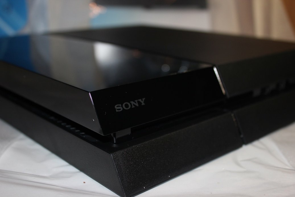 Галерея PlayStation 4: распаковка и первый запуск - 3 фото
