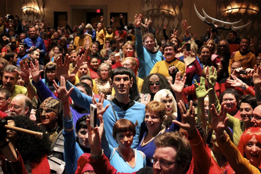 Живите долго и процветайте, фандомеры

Источник: TREK NEWS