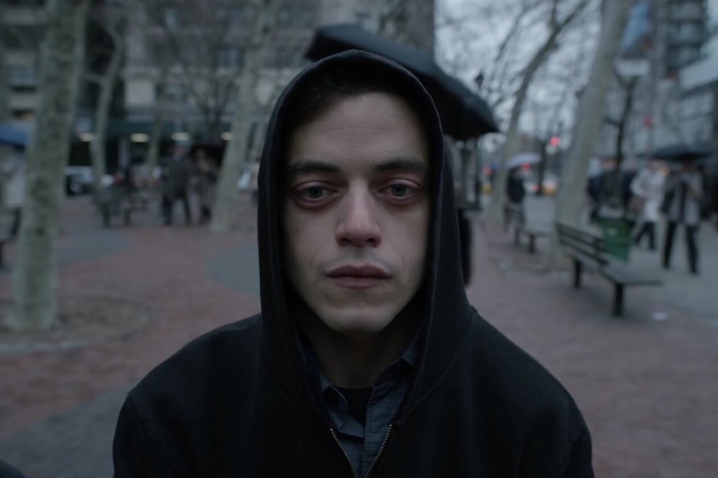 Сериал стал лауреатом премии «Золотой глобус» в номинации «Лучший телевизионный сериал — драма»
Источник: USA Network