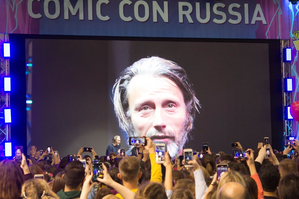 Встреча с «Канобу», Дмитрий Глуховский, Ник Перумов. Comic Con Russia и «Игромир» 2019. День 4 — фото 50