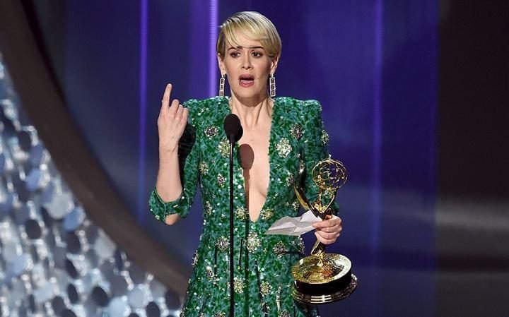 Церемония «Эмми 2016»: лучшие фото и шутки — изображение 14