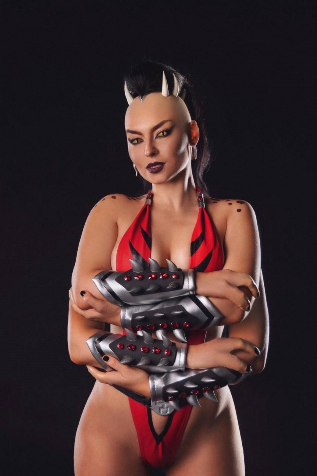 Галерея Косплеерша примерила роль мощной Шивы из франшизы Mortal Kombat - 6 фото