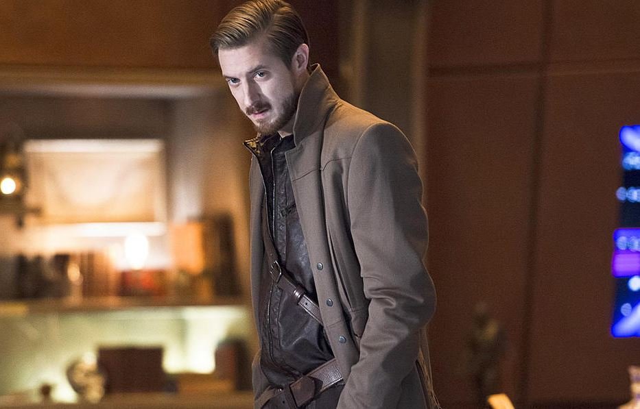 10 пасхалок с Бэтменом и Брюсом Уэйном в сериалах CW — фото 7