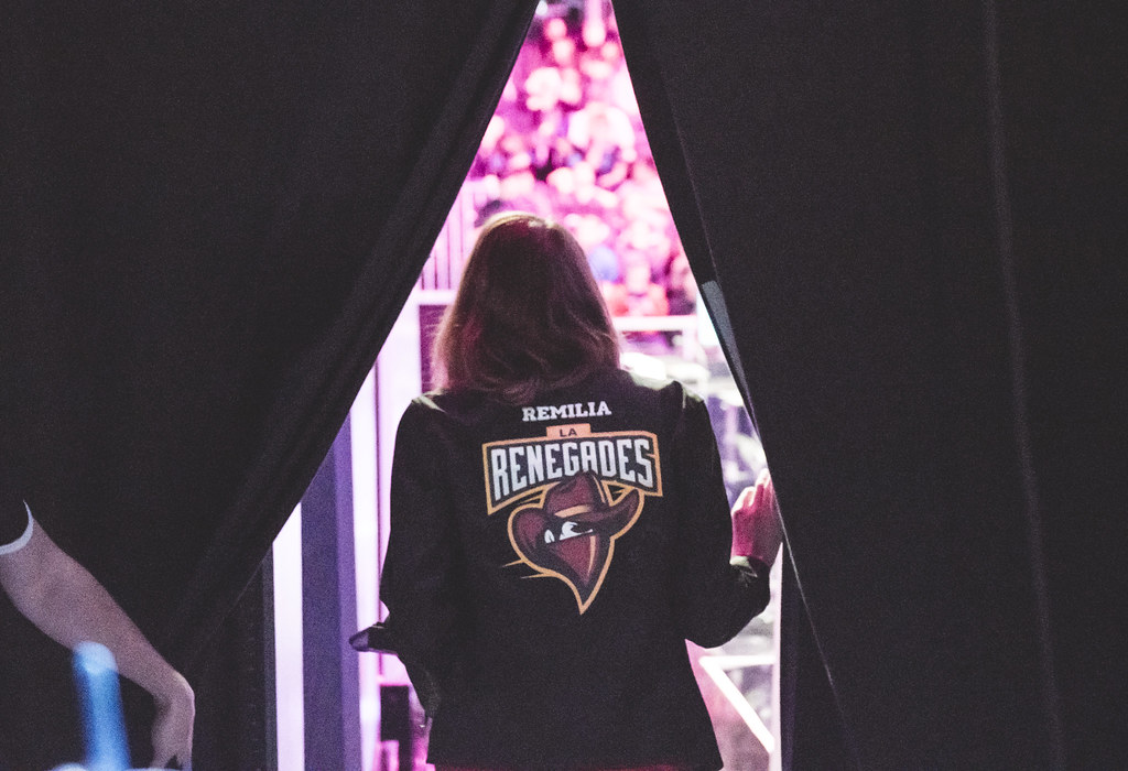 Remilia была широко известна в сообществе League of Legends, имела много поклонников, но никогда не жаждала внимания к своей персоне.