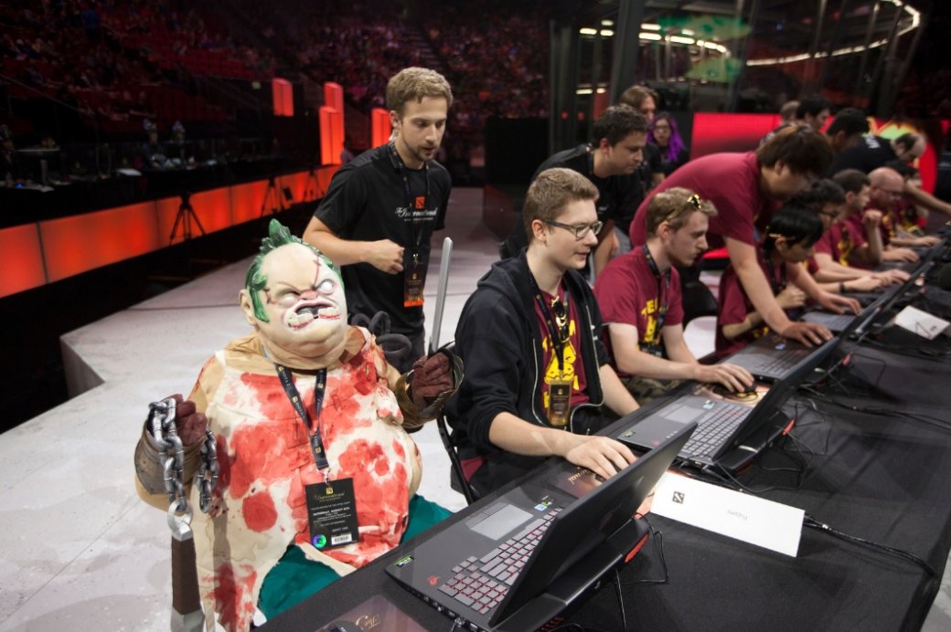 **На All Star Match The International 5 Данил «Dendi» Ишутин предстал в образе Пуджа, чем удивил зрителей.**