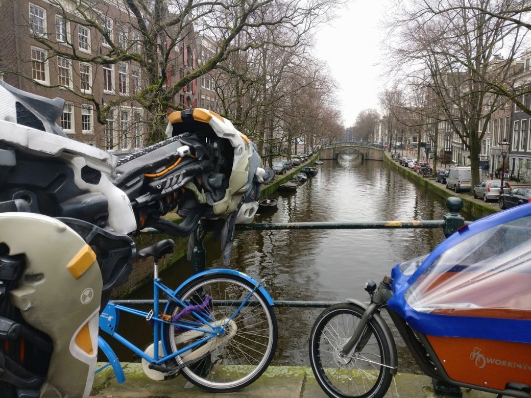 Галерея Создатели Horizon: Zero Dawn выгуливают Рыскаря по улицам Амстердама - 4 фото