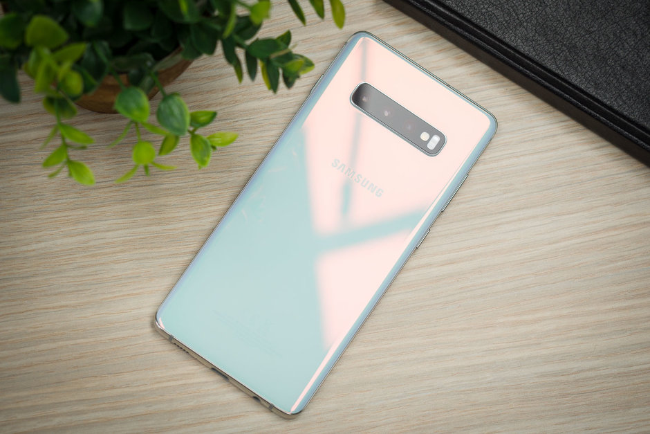 Samsung Galaxy S10+ держит батарею хуже iPhone XS Max, Samsung Galaxy S9+ и OnePlus 6T — фото 1
