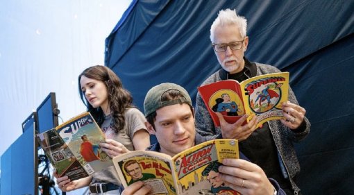 На фото со съёмок «Супермена» Джеймса Ганна все читают комиксы о супергерое