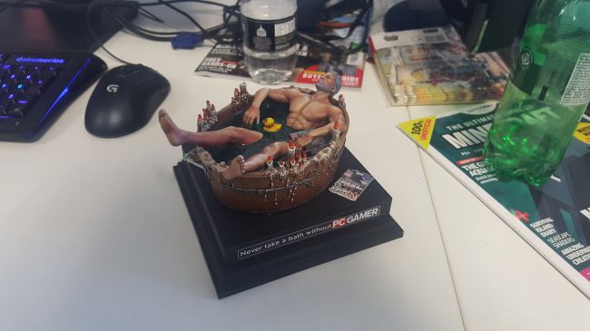 CD Projekt RED подарила журналистам Геральта в ванне — фото 3