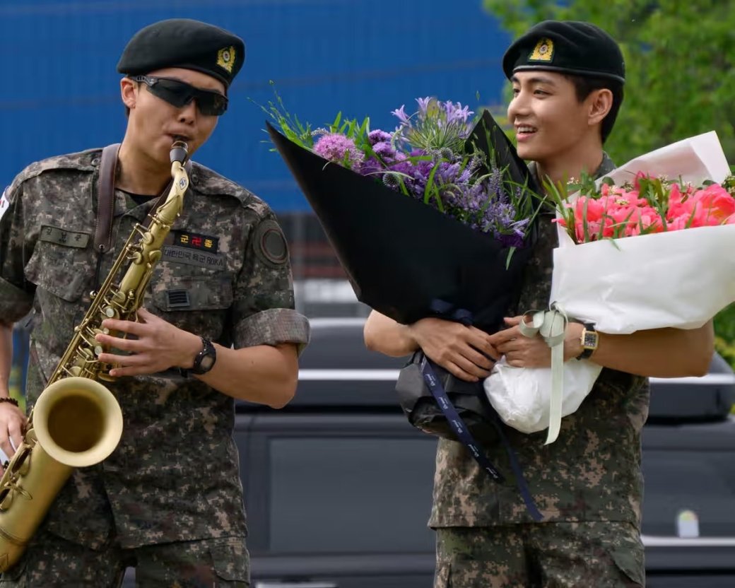 RM и V Фото: Shin Yong-Ju/AFP/Getty Images