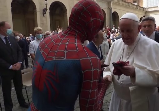 Папа римский встретился с «Человеком-пауком» в Ватикане