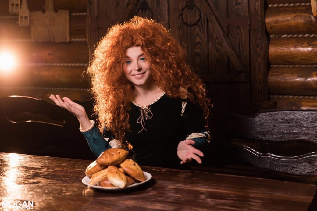 Модель показала косплей отважной Мериды из мультфильма «Храбрая сердцем ...