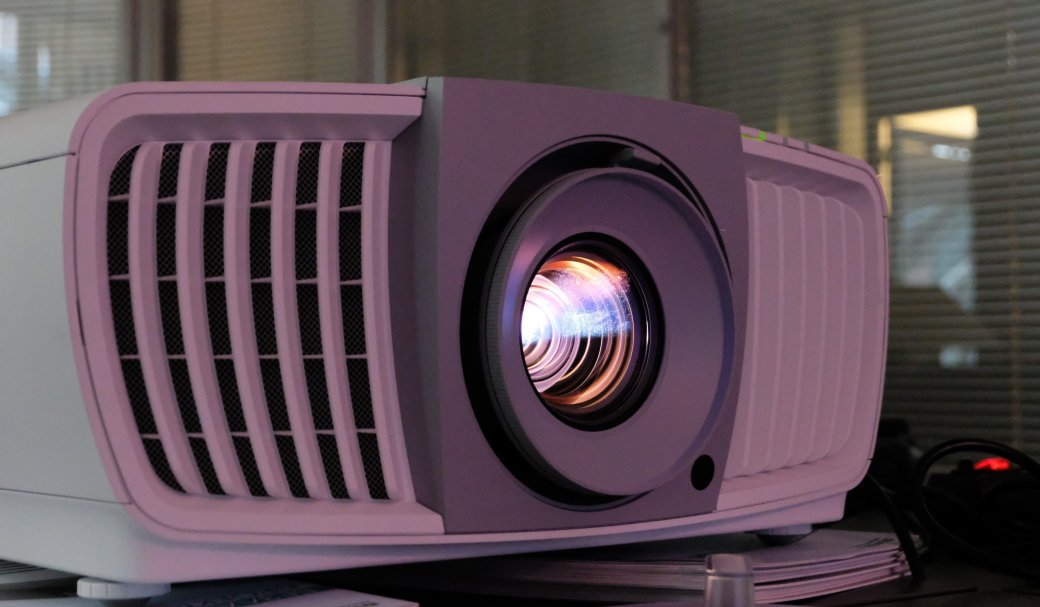 Кому и зачем нужен 4К UHD проектор за полмиллиона рублей? — фото 2