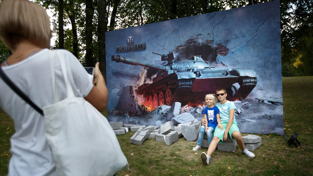 «Танцы минус», «IOWA», «Бумбокс», много развлечений и людей — как прошел «День танкиста» — фото 11
