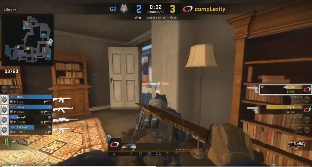 Забавный момент на турнире по CS:GO. Игрок 10 секунд стоял за спиной противника — фото 1
