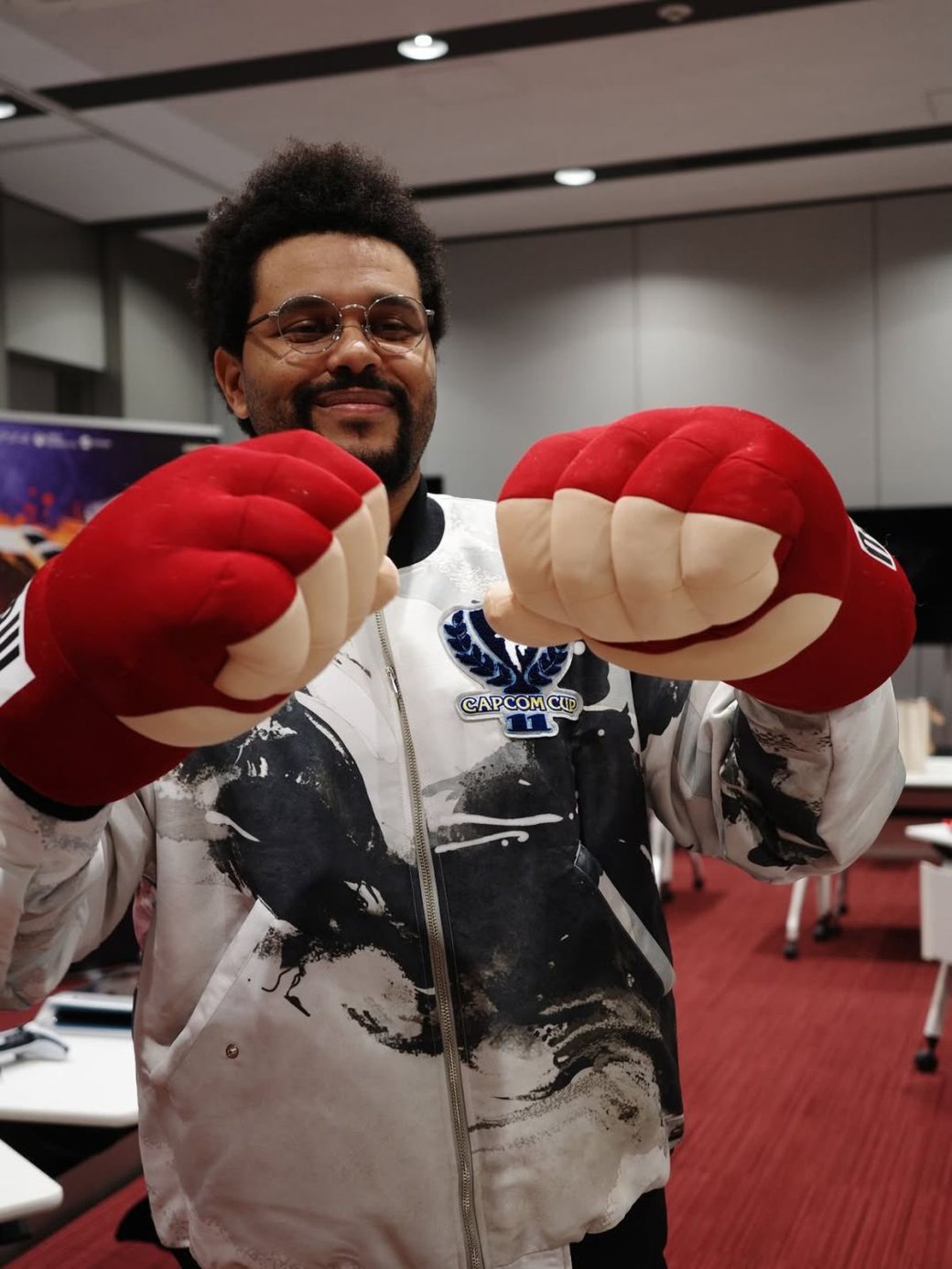 Capcom пригласила The Weeknd в гости — музыкант сыграл в Resident Evil Requeim до релиза — изображение 2