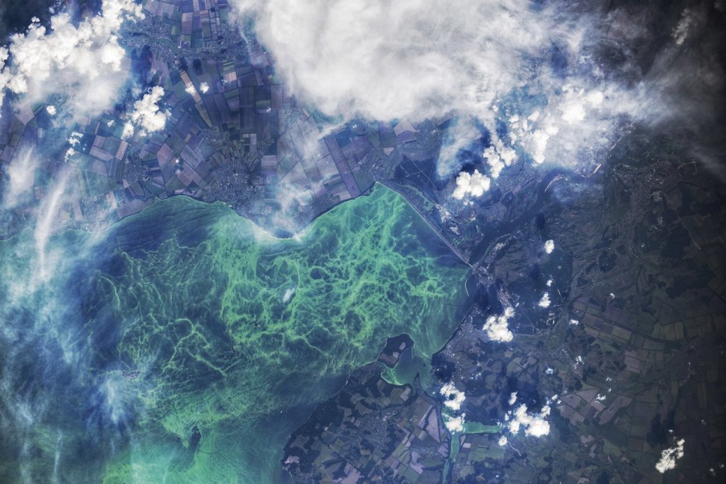 Кременчугское водохранилище. Днепр, Украина.