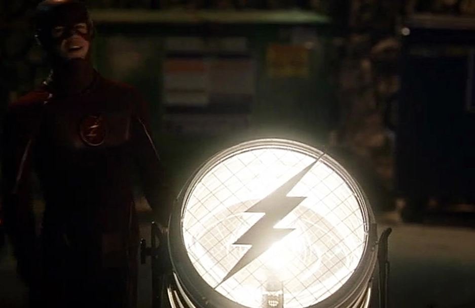 10 пасхалок с Бэтменом и Брюсом Уэйном в сериалах CW — фото 6