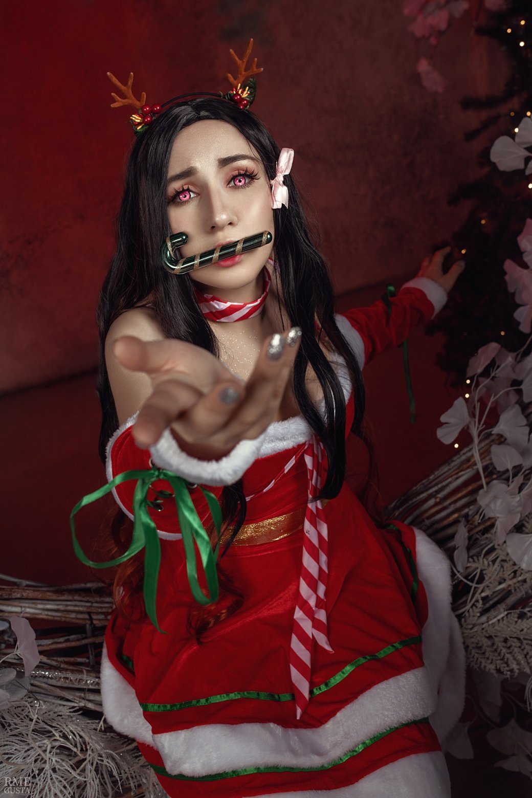 Галерея Косплеер показала образ новогодней Нэдзуко из «Истребителя демонов» - 14 фото