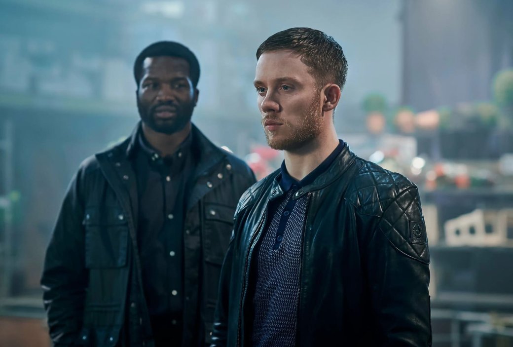 Создатели проекта Гарет Эванс и Мэтт Флэннери привнесли в сериал боевой стиль своей культовой дилогии «Рейд», сделав схватки одними из самых зрелищных на телевидении

Источник: AMC