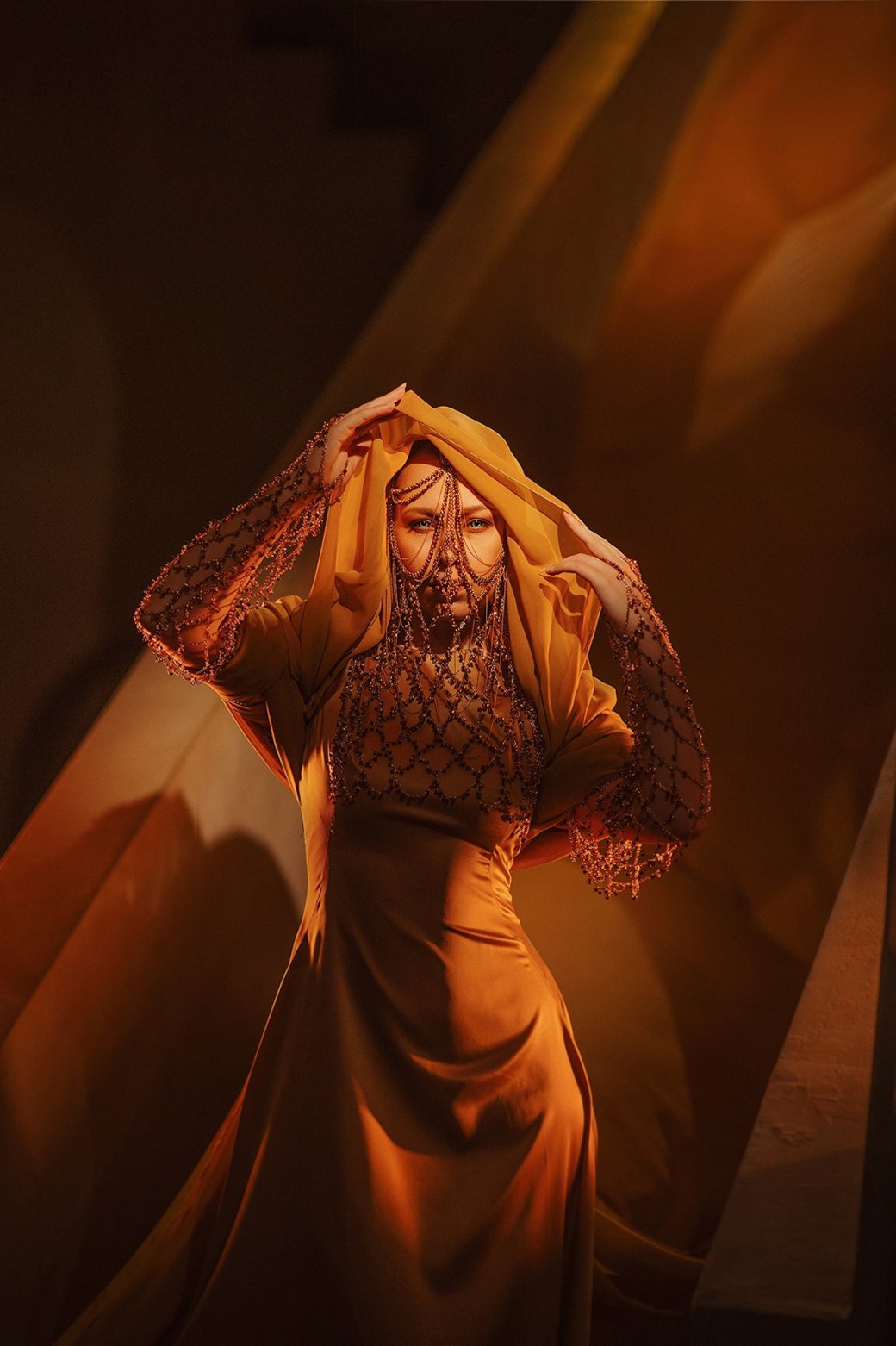 Галерея Модель показала величественный косплей Леди Джессики из фильмов «Дюна» - 10 фото