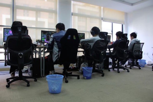 Галерея Китайские киберспортсмены открыли тренировочный лагерь - 6 фото
