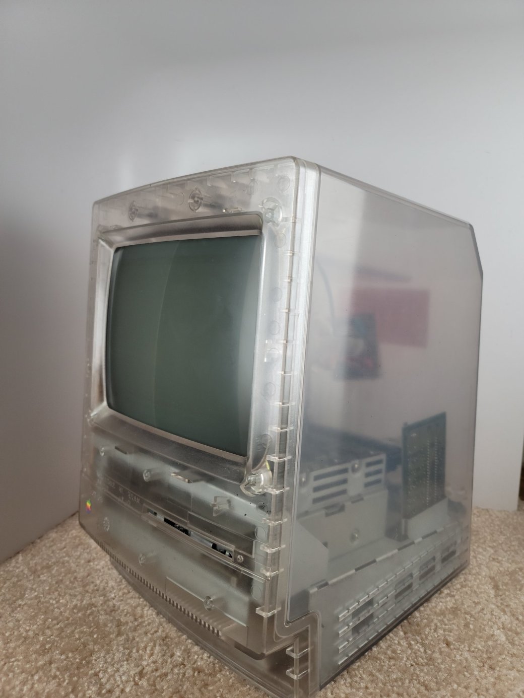 Прозрачное ретро: прототип Apple Macintosh Classic показали на качественных фото — фото 2