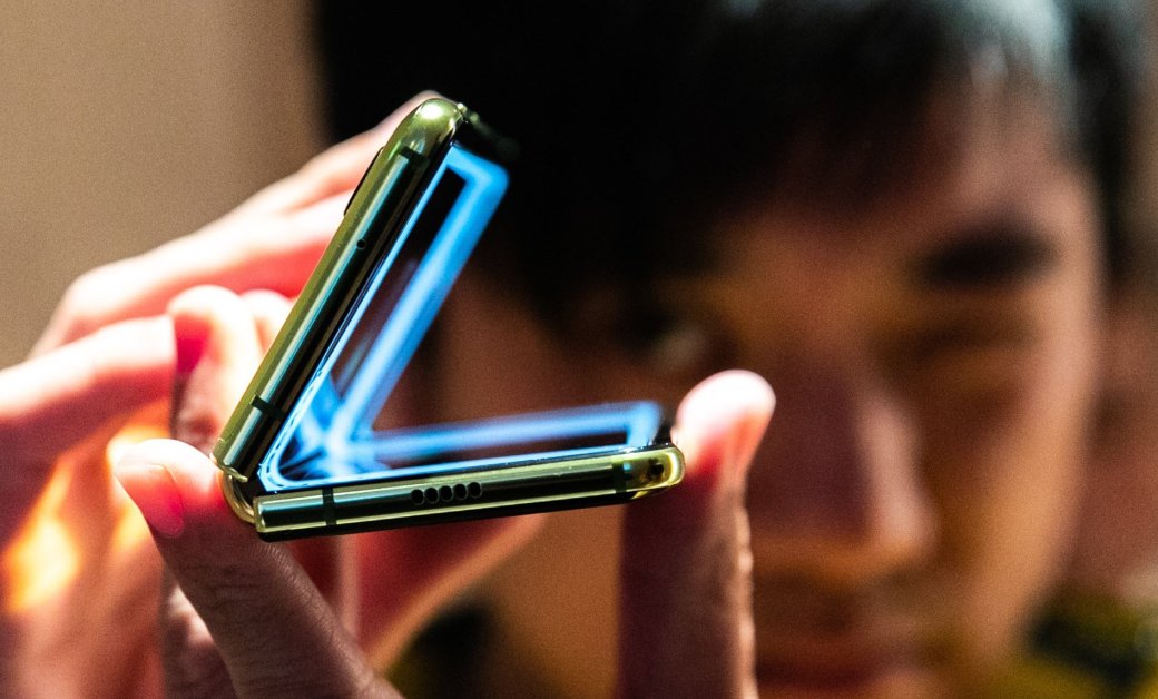 Складной флагман Samsung Galaxy Fold появится в продаже в сентябре — фото 2