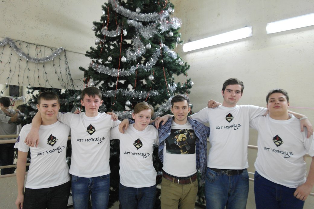 Команда школы по Counter-Strike.