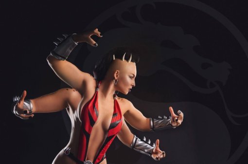 Косплеерша примерила роль мощной Шивы из франшизы Mortal Kombat