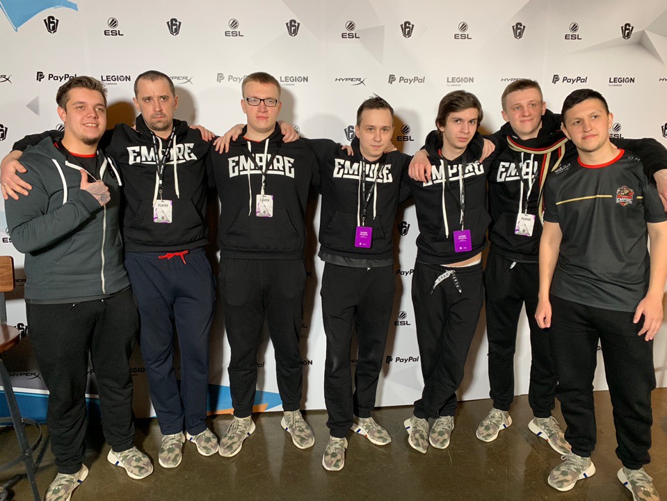 Киберспортивный самурай. Посмотрите на этого безумного японского тренера в R6: Siege — фото 2