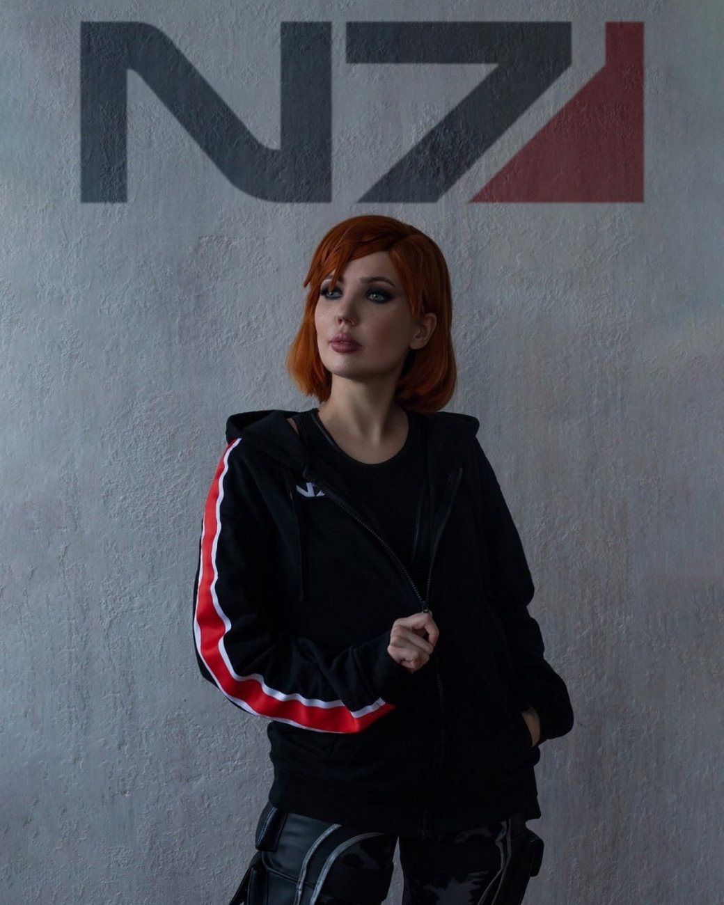Модель снялась в образе спортивной Шепард из Mass Effect 3 — изображение 4