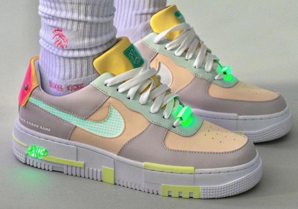 Nike выпустит яркие кроссовки Air Force 1 со светящимися элементами — изображение 5