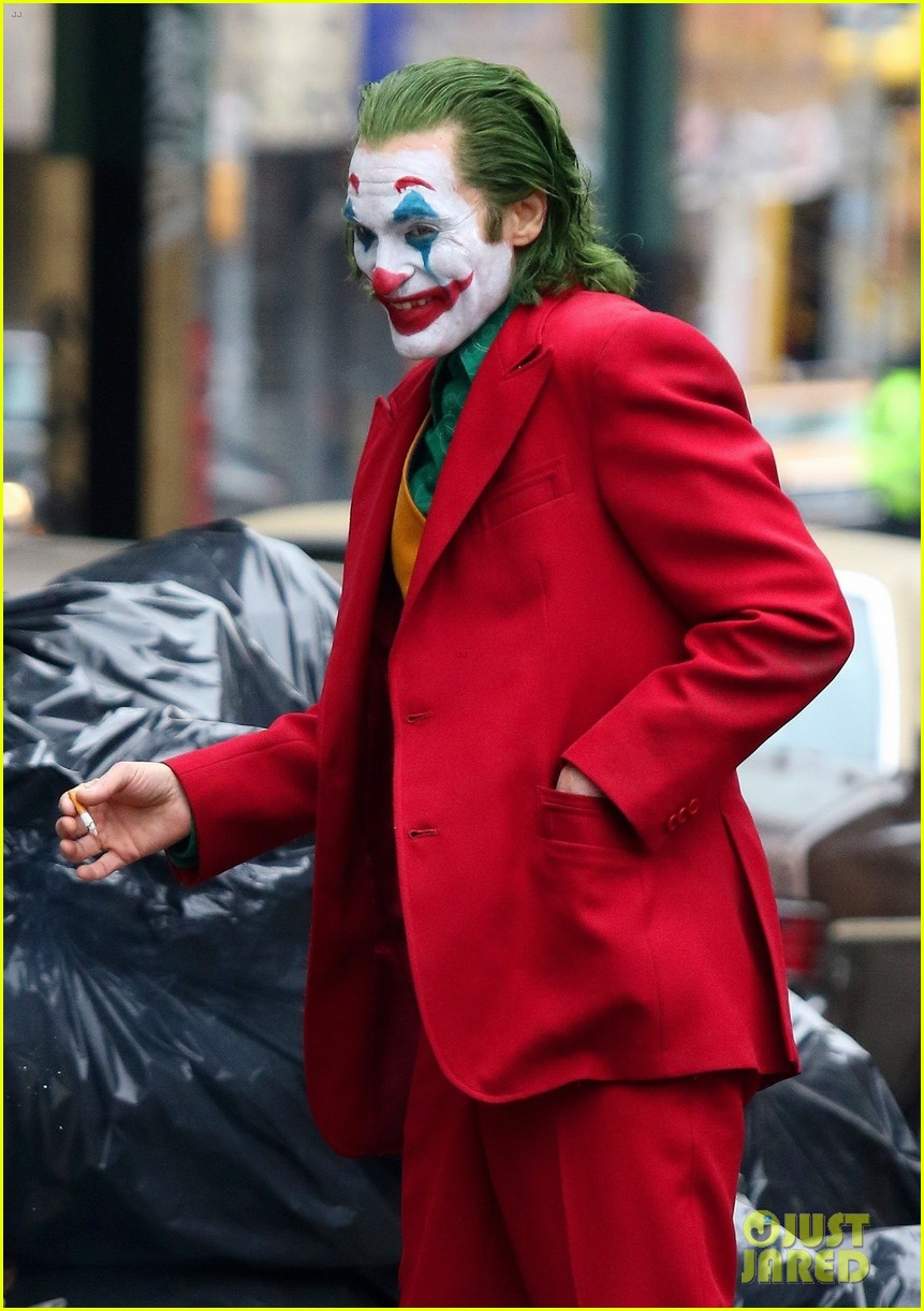 Галерея Шикарные фото: Хоакин Феникс участвует в съемках опасного трюка для сольного «Джокера» - 10 фото