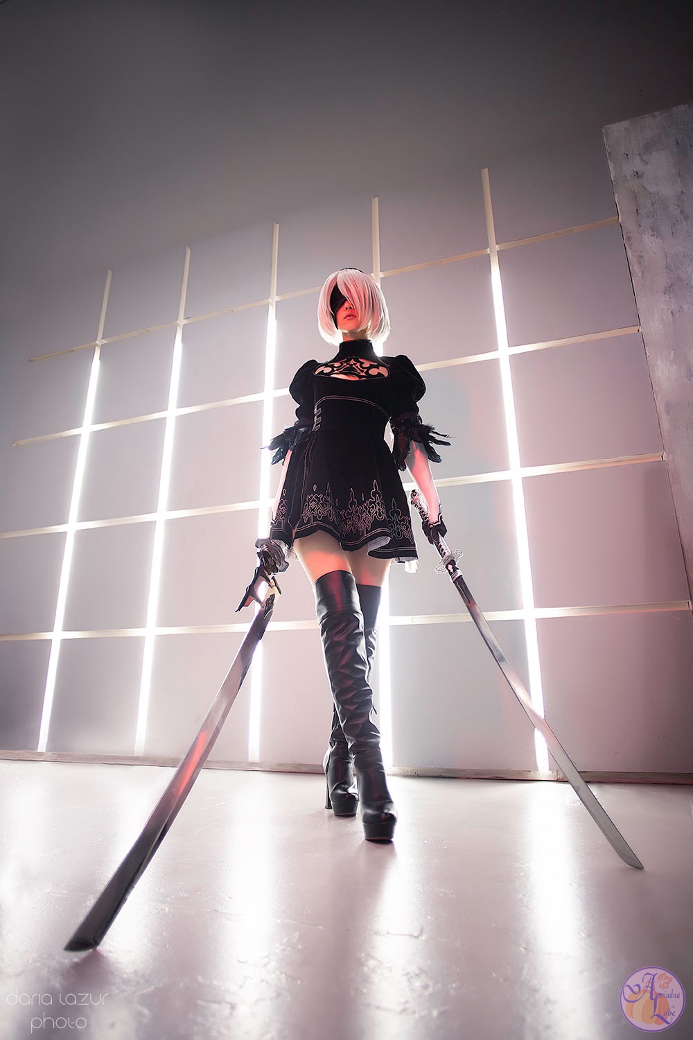 Россиянка показала косплей на 2В из NieR: Automata в коротком платье с декольте — изображение 5