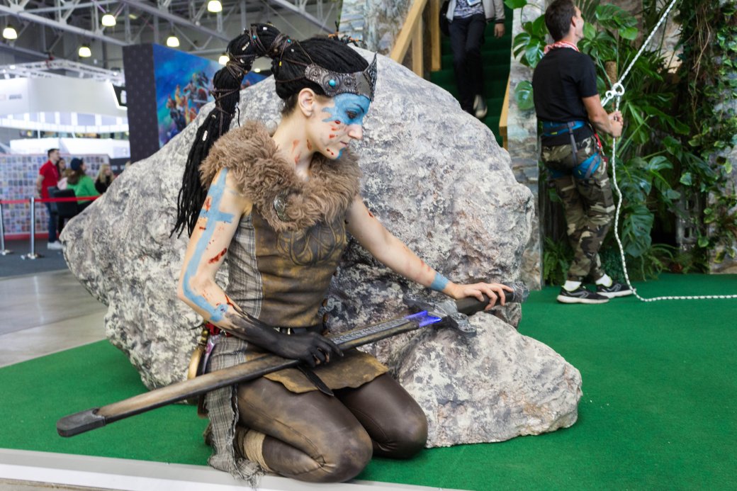 Создатель «Черного плаща», косплей и толпы геймеров. Comic Con Russia и «Игромир» 2019. День 1 — фото 25