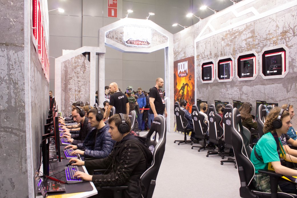 Встреча с «Канобу», Дмитрий Глуховский, Ник Перумов. Comic Con Russia и «Игромир» 2019. День 4 — фото 52