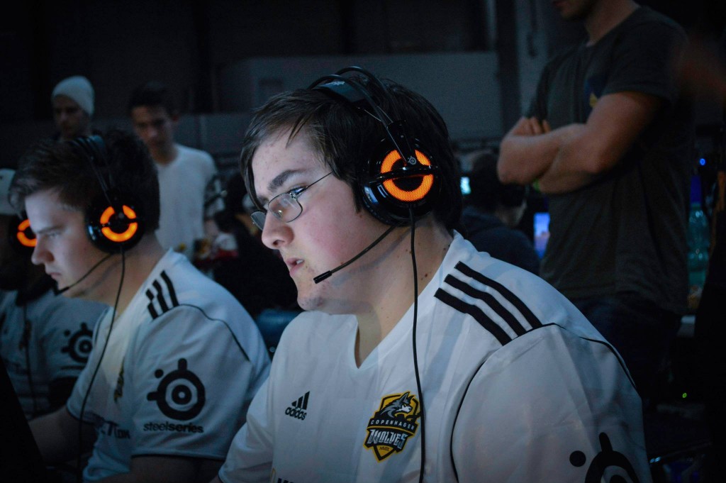 Комментатор по CS:GO решил устроить необычный эксперимент — помочь игрокам скинуть лишний вес — фото 1