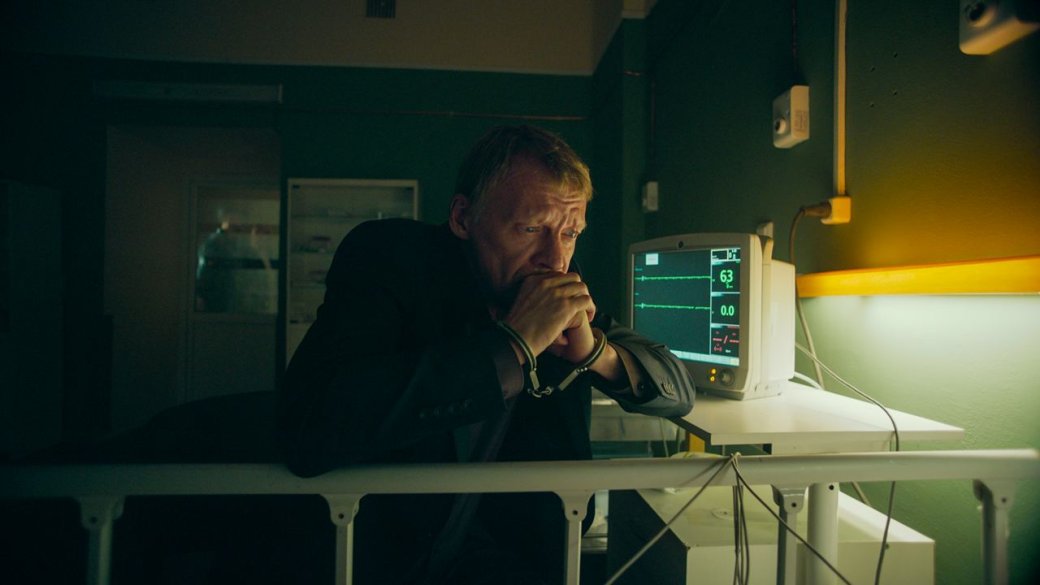 Кадр из сериала «Ваша честь» на more.tv