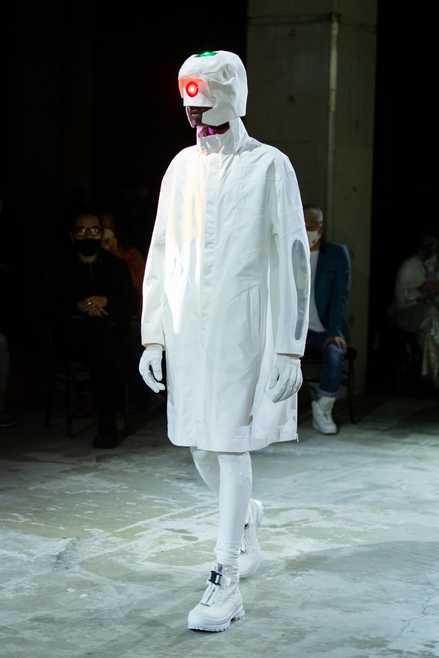 Галерея Синдзи, одевайся в робота: UNDERCOVER представил линейку одежды в стиле Evangelion - 14 фото