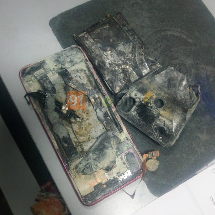 Галерея Xiaomi Redmi Note 7 Pro взорвался в рюкзаке. Владелец чудом не пострадал - 2 фото