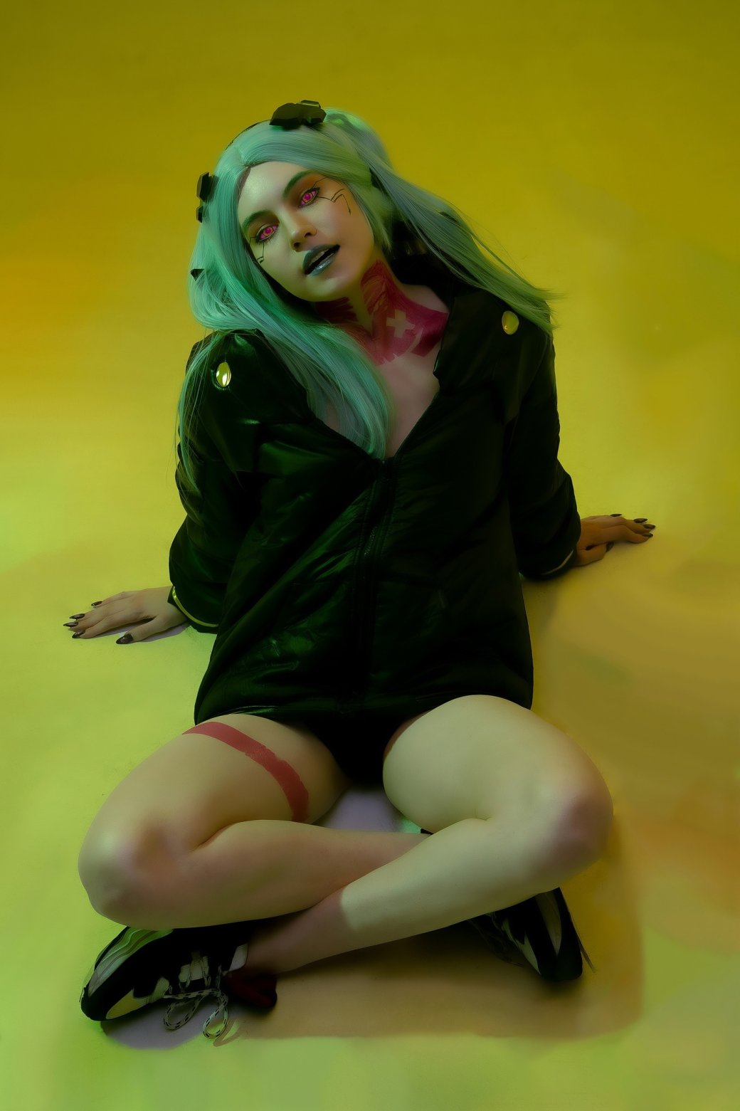 Галерея Модель снялась в образе опасной Ребекки из Cyberpunk: Edgerunners - 6 фото